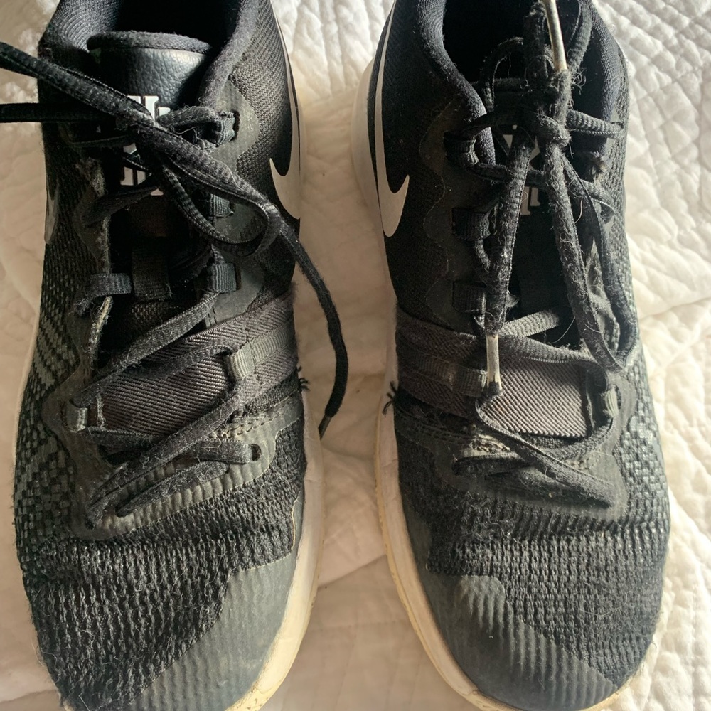 Nike -Kyrie size 6 sneakers